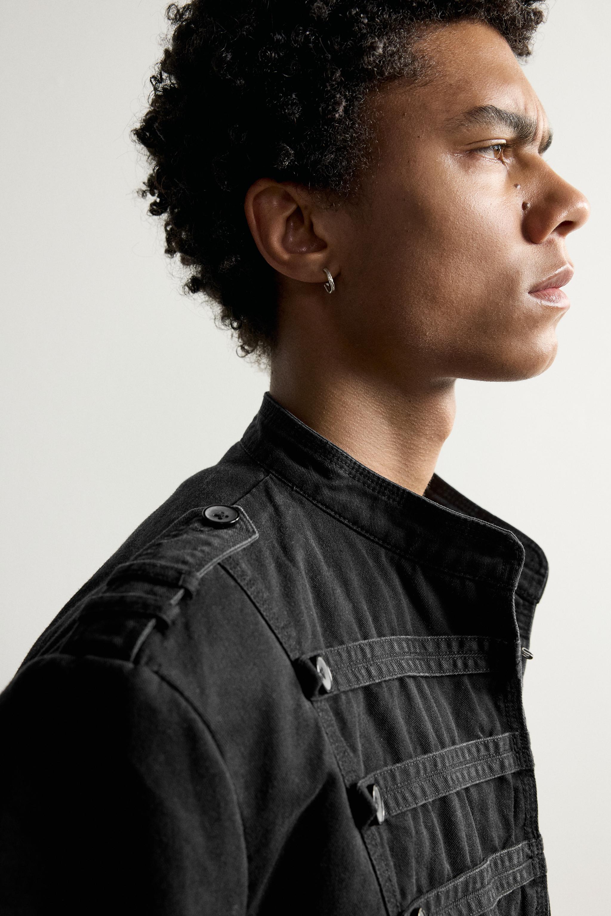 VESTE COURTE À ÉPAULETTES